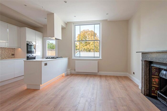 3 Bedroom Apartment To Rent In Clifton Hill, St. John's Wood, London, NW8