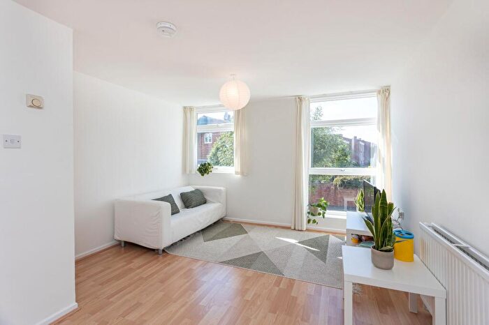 4 Bedroom Terraced House For Sale In Harefields, Oxford, OX2