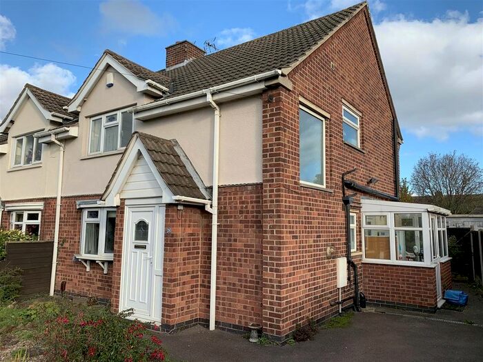 4 Bedroom Semi-Detached House To Rent In Wyvelle Crescent, Kegworth, Derby DE74