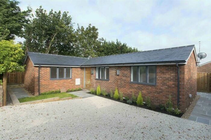 4 Bedroom Bungalow To Rent In Henley Road, Caversham, Reading, RG4