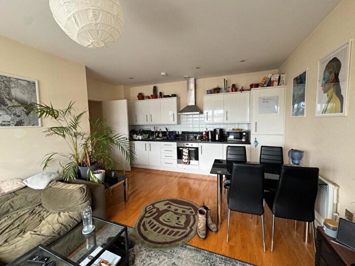 2 Bedroom Flat To Rent In Axminster Road, London, N7