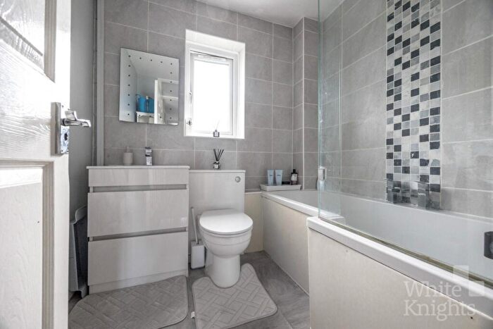 3 Bedroom Terraced House For Sale In Clements Close, Spencers Wood, Reading, Berkshire, RG7