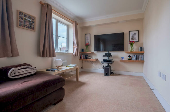 2 Bedroom Maisonette To Rent In Lapwing Close, Portishead, BS20