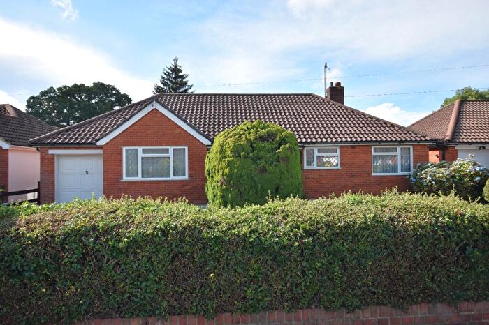 3 Bedroom Bungalow For Sale In Cheyne Walk, Horley, Surrey, RH6