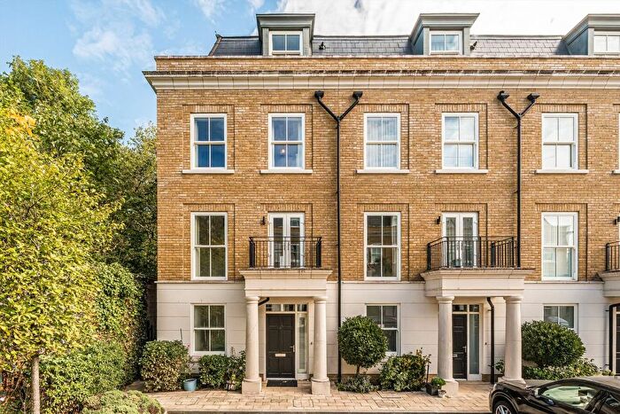 4 Bedroom End Of Terrace House To Rent In Brewery Lane, Twickenham, TW1