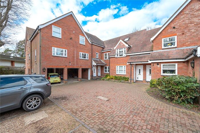 2 Bedroom Flat To Rent In Hillside Road, St. Albans, Hertfordshire, AL1