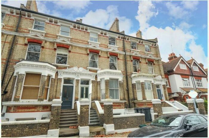 1 Bedroom Apartment To Rent In St Andrew's Square, Surbiton, KT6