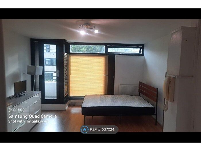 Studio To Rent In Broadfield Lane, London, NW1