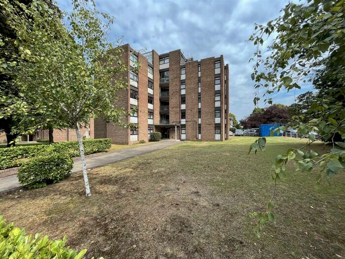 2 Bedroom Flat To Rent In Woodcote Road, Wallington, SM6