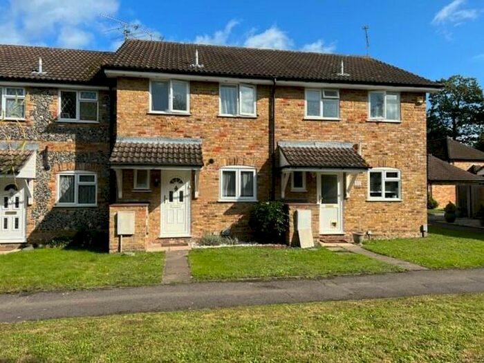 3 Bedroom Terraced House To Rent In Chive Court, Farnborough, GU14
