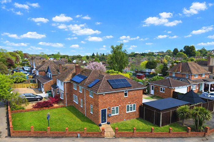 5 Bedroom Semi Detached House For Sale In Dark Lane, Tilehurst, Reading, Berkshire, RG31