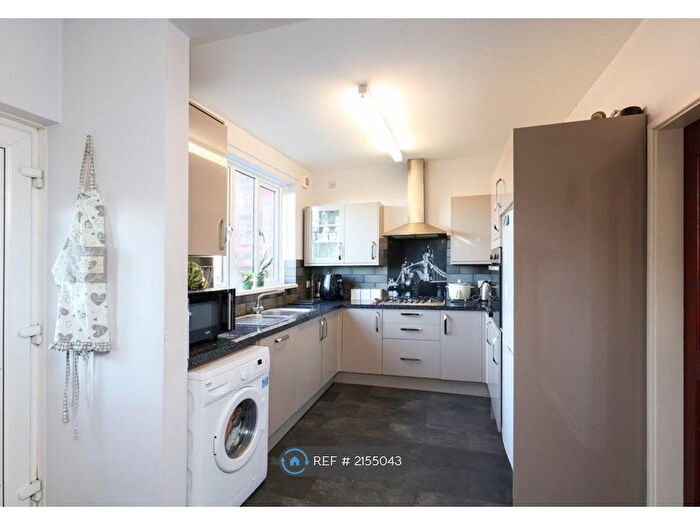 3 Bedroom Semi-Detached House To Rent In Fishponds Road West, Sheffield, S13