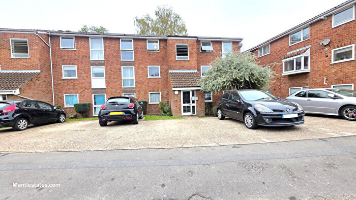 2 Bedroom Flat To Rent In Shurland Avenue, East Barnet, EN4