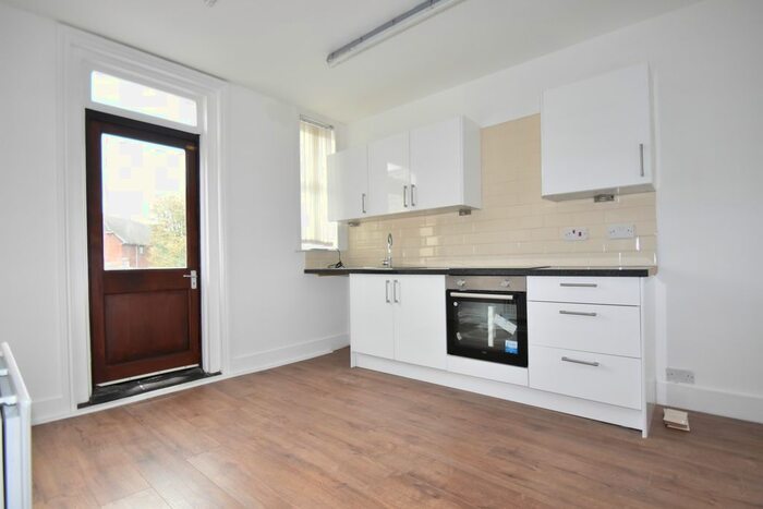 2 Bedroom Flat To Rent In West Street, Fareham, PO16