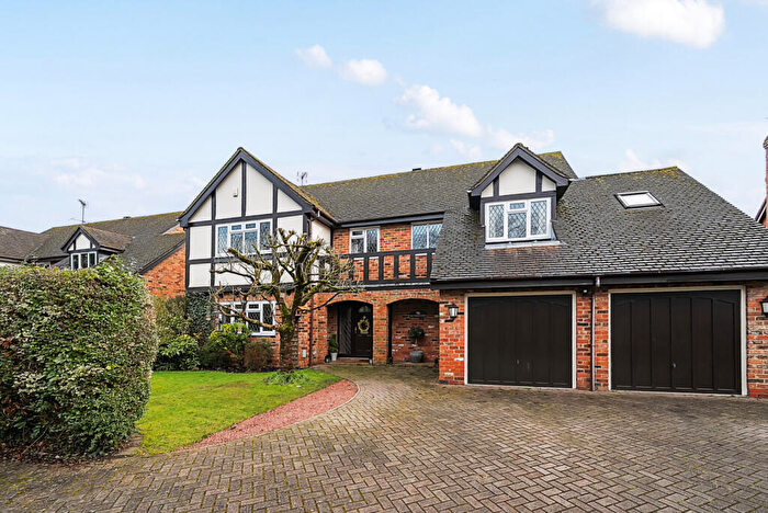 5 Bedroom Detached House For Sale In Lodge Road, Hurst, Reading, Berkshire, RG10