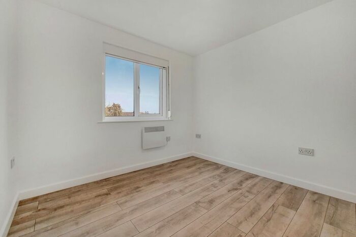 1 Bedroom Flat To Rent In Capstone Road, Downham, Bromley, BR1