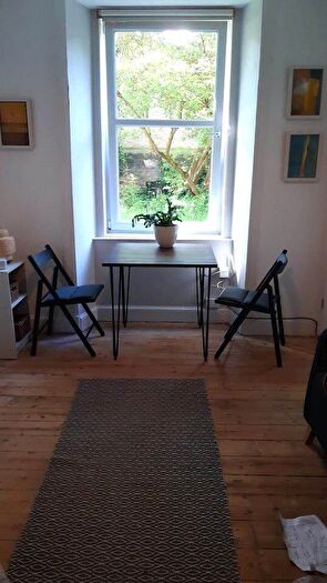 1 Bedroom Flat To Rent In Albion Road, Edinburgh, Midlothian, EH7