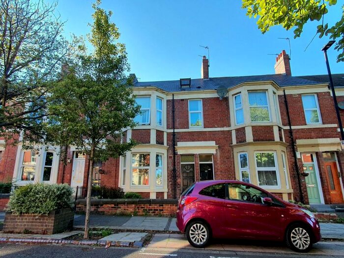 3 Bedroom Apartment To Rent In Helmsley Road, Sandyford, Newcastle Upon Tyne, NE2