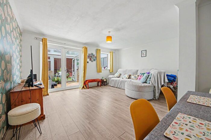 3 Bedroom Terraced House For Sale In Redcote Close, Bitterne Village, SO18