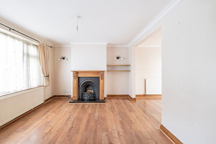 3 Bedroom Semi-Detached House For Sale In Glenister Road, Chesham, HP5