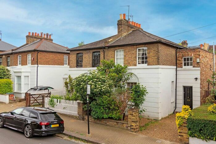 3 Bedroom Property To Rent In St. John's Hill Grove, Battersea, London, SW11