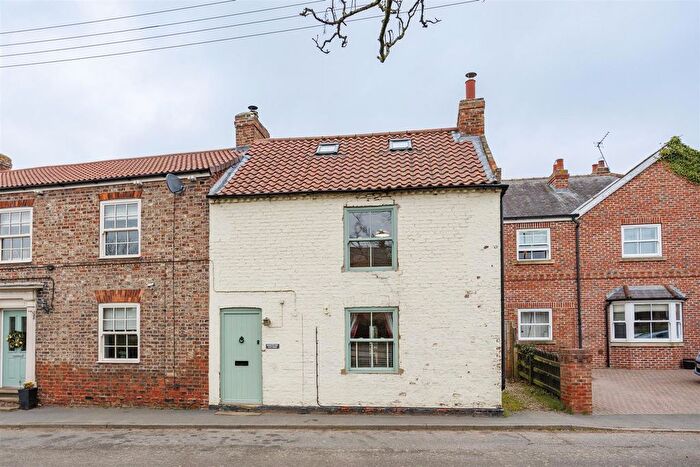 3 Bedroom End Of Terrace House For Sale In Newton Road, Tollerton, York, YO61