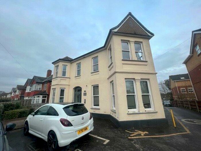 Apartment To Rent In Peartree Avenue, Southampton, Hampshire, SO19