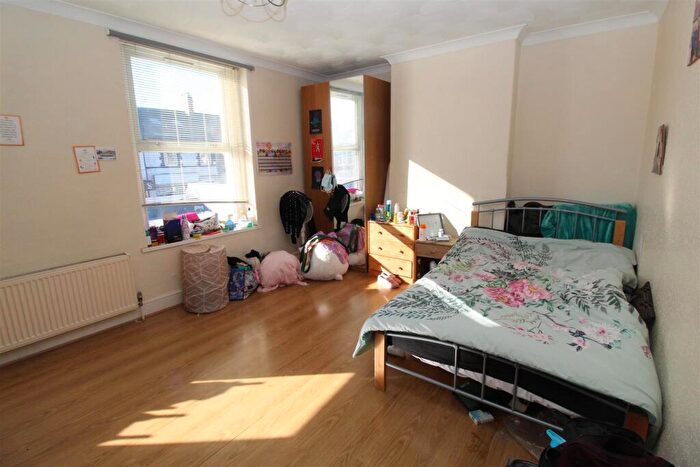2 Bedroom Flat To Rent In Crwys Road, Cathays, Cardiff, CF24