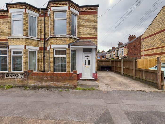 2 Bedroom End Of Terrace House To Rent In Perth Street West, Hull, HU5