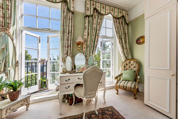 3 Bedroom Flat For Sale In Coleherne Court, The Little Boltons, London, SW5