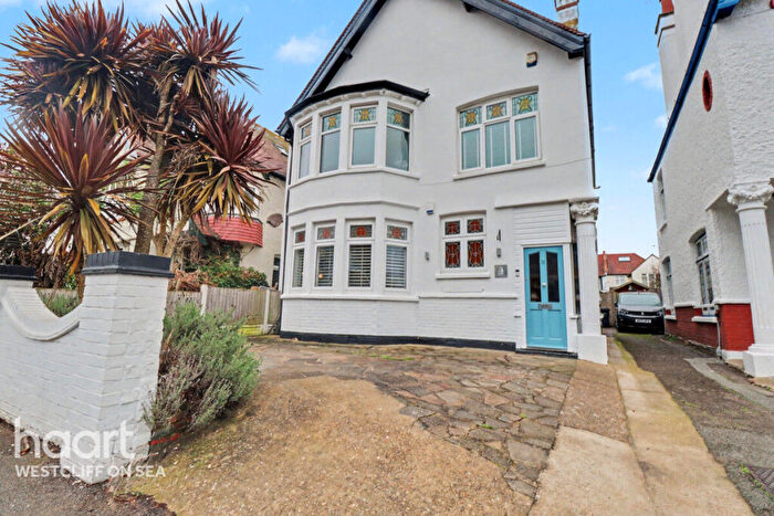 2 Bedroom Flat For Sale In Leigh Road, Leigh-On-Sea, SS9
