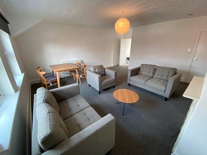 3 Bedroom Flat To Rent In High Road, Beeston, NG9