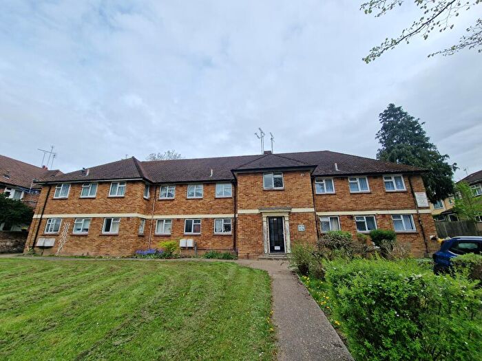 2 Bedroom Apartment For Sale In Roe Green, London, NW9