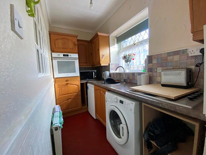 1 Bedroom Bungalow For Sale In Pot House Road, Wibsey, Bradford, BD6