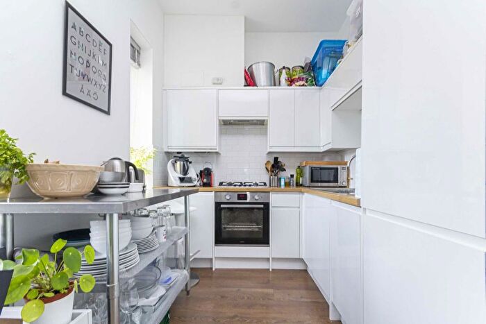 1 Bedroom Flat To Rent In Newburgh Road, Acton, W3