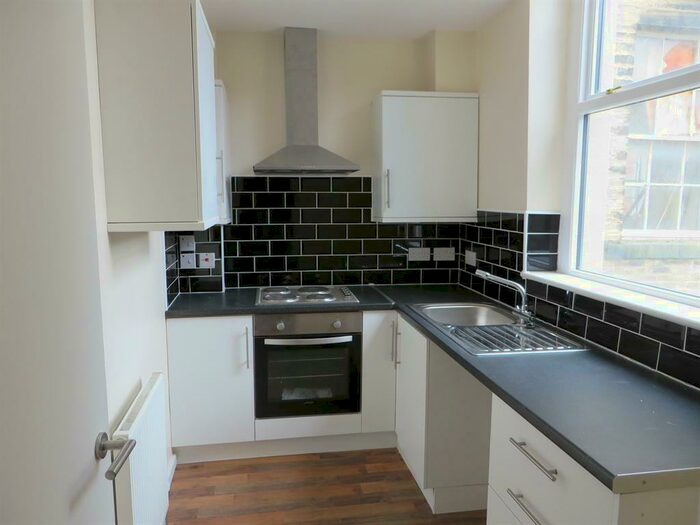 2 Bedroom Flat To Rent In Flat, - Crown Street, Halifax, West Yorkshire, HX1