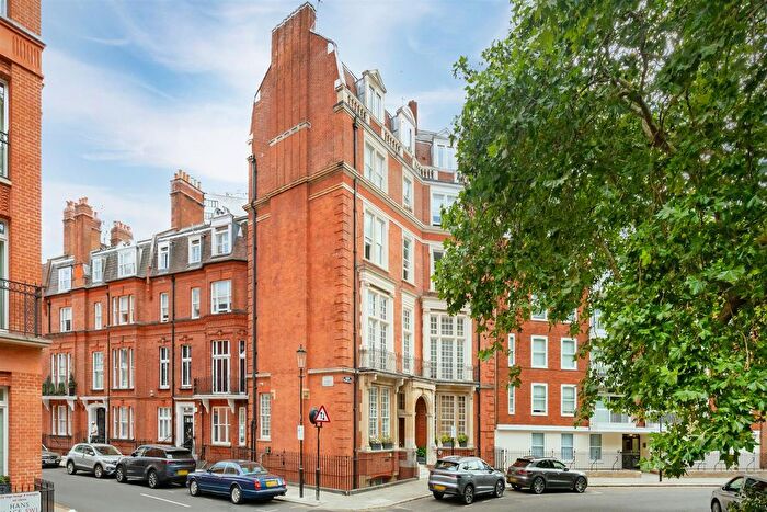 3 Bedroom Flat For Sale In Hans Place, London, SW1X