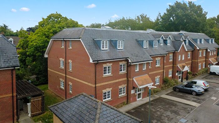 2 Bedroom Flat For Sale In Stagshaw Close, Maidstone, ME15