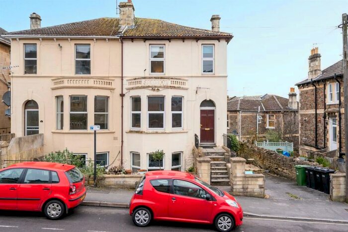2 Bedroom Apartment To Rent In Lower Oldfield Park, Bath, BA2