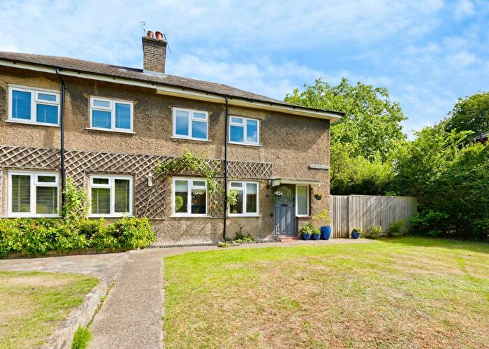3 Bedroom Semi-Detached House For Sale In Addington Village Road, Croydon, CR0