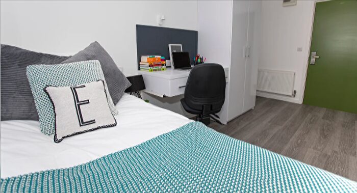 Studio To Rent In Popes Lane, London, W5