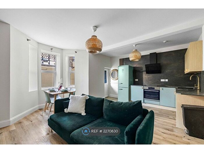 1 Bedroom Flat To Rent In Evelyn Place, Plymouth, PL4