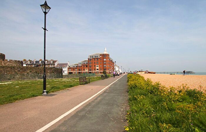 2 Bedroom Flat For Sale In Deal Seafront, CT14