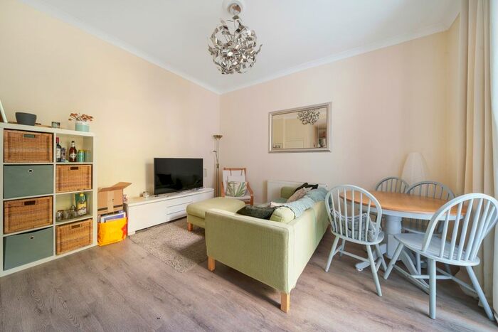 2 Bedroom Flat To Rent In The Grove, London, W5