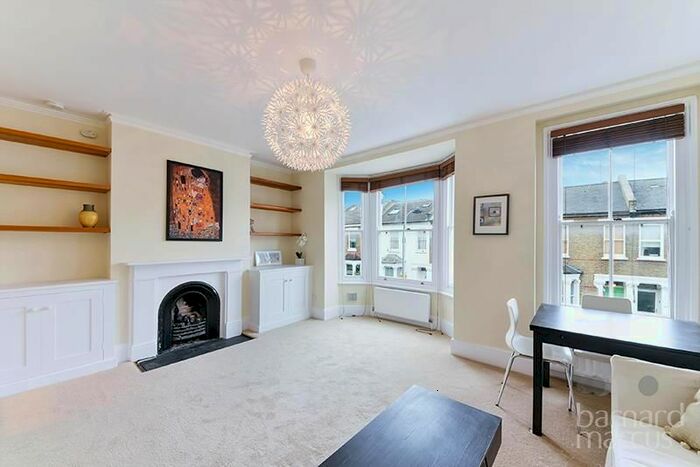 1 Bedroom Flat To Rent In Macfarlane Road, Shepherds Bush, London, W12