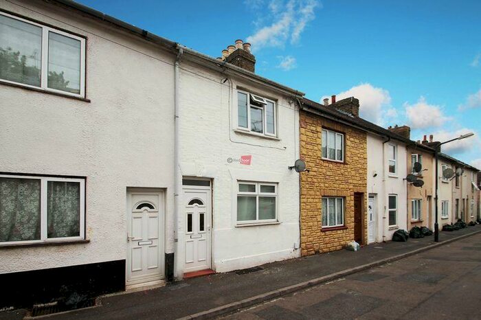 1 Bedroom Flat To Rent In Hartington Street, Chatham, ME4