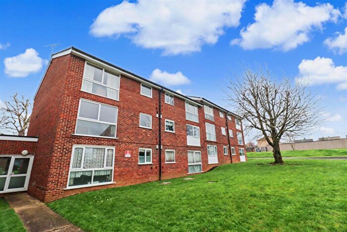 2 Bedroom Flat For Sale In Falkland Court, Braintree, CM7