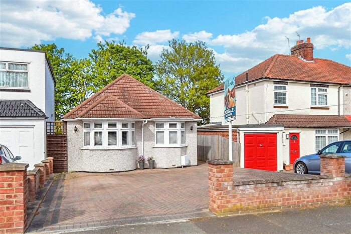 2 Bedroom Bungalow For Sale In Hillingdon Road, Barnehurst, Kent, DA7