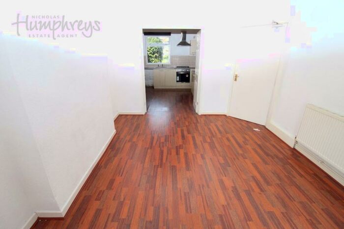 1 Bedroom Apartment To Rent In Evelyn Road - - Viewings, B11