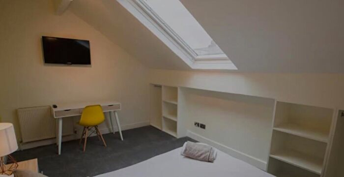 6 Bedroom Terraced House To Rent In Headingley Avenue, Leeds, West Yorkshire, LS6